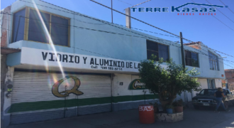 Casa con Locales Comerciales en Venta en Villanueva, Zac.