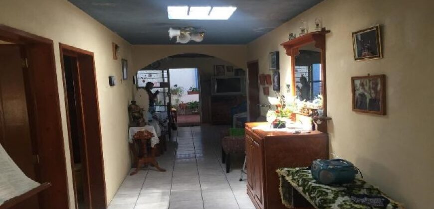 Casa con Locales Comerciales en Venta en Villanueva, Zac.