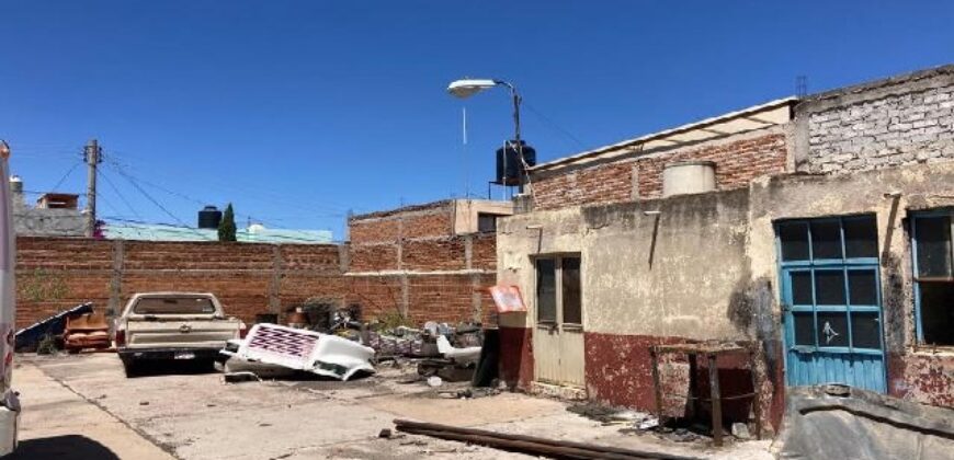 Terreno con Casa en Venta en Zacatecas en la Colonia Benito Juarez