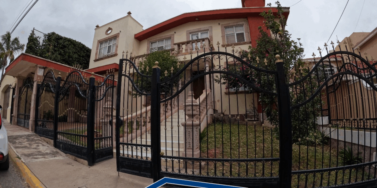 Casa Residencial en Venta en Guadalupe, en Privada Lomas de Bernárdez