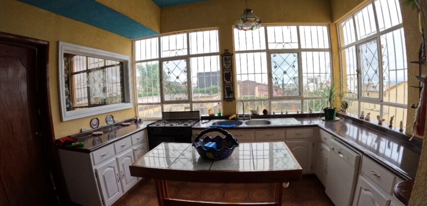 Casa Residencial en Venta en Guadalupe, en Privada Lomas de Bernárdez