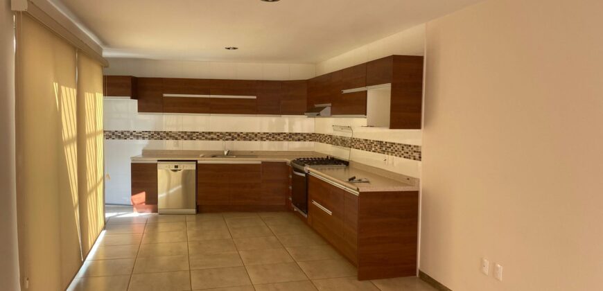 Casa en Renta en Guadalupe, Zac. En Privada El Roble