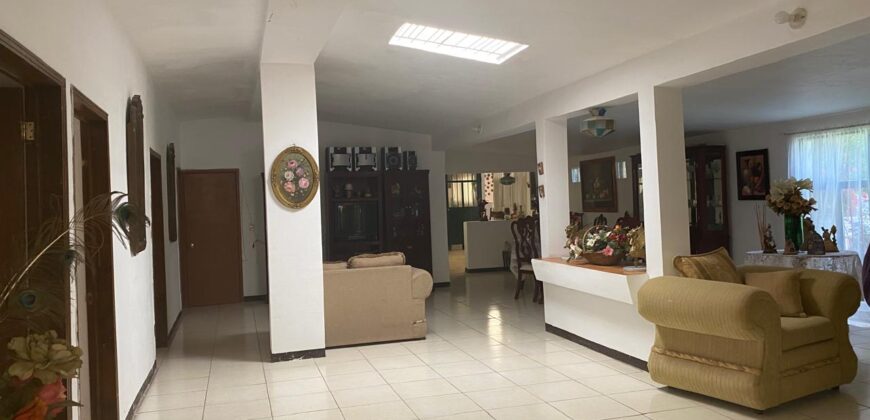 Casa con Locales Comerciales En Venta en Cieneguillas, Zacatecas