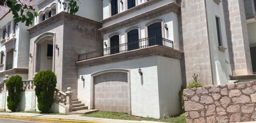 Casa Residencial en Venta en Guadalupe, en Privada Bernárdez