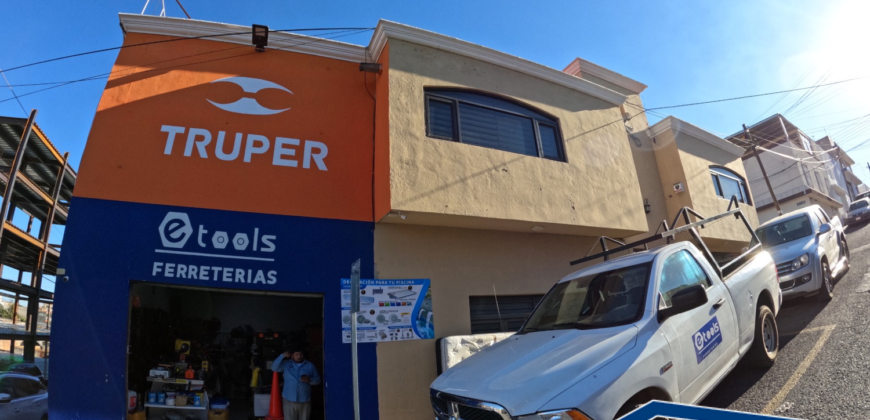 Casa con Locales Comerciales en Venta en Zacatecas, en Col. Lomas de la Pimienta