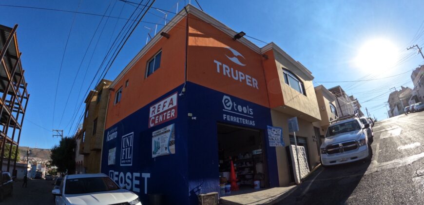Casa con Locales Comerciales en Venta en Zacatecas, en Col. Lomas de la Pimienta