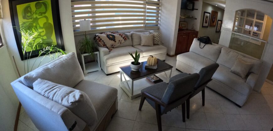 Casa con Locales Comerciales en Venta en Zacatecas, en Col. Lomas de la Pimienta