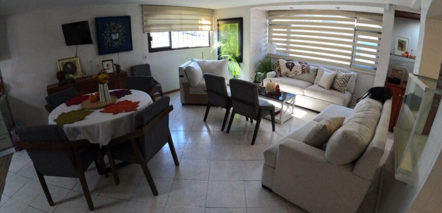Casa con Locales Comerciales en Venta en Zacatecas, en Col. Lomas de la Pimienta