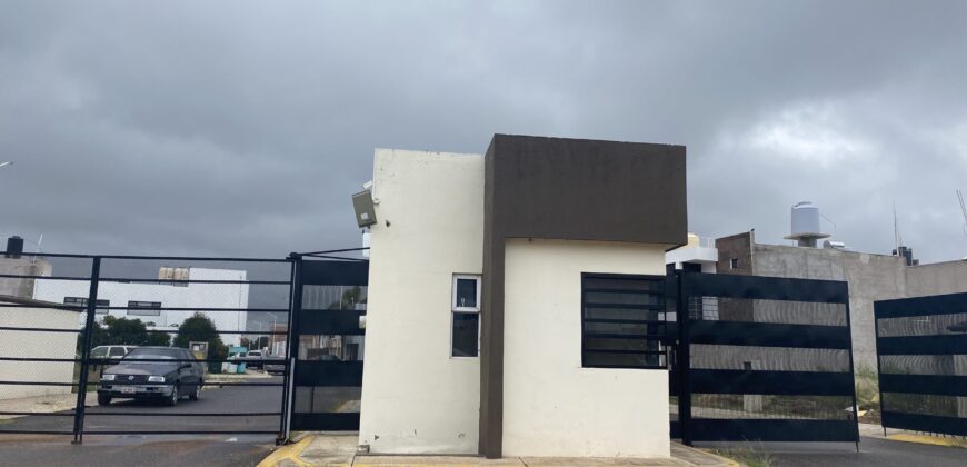 Casa en Renta semi-amueblada de 2 recamaras en Guadalupe en el Fraccionamiento Cañada de la Laguna 2